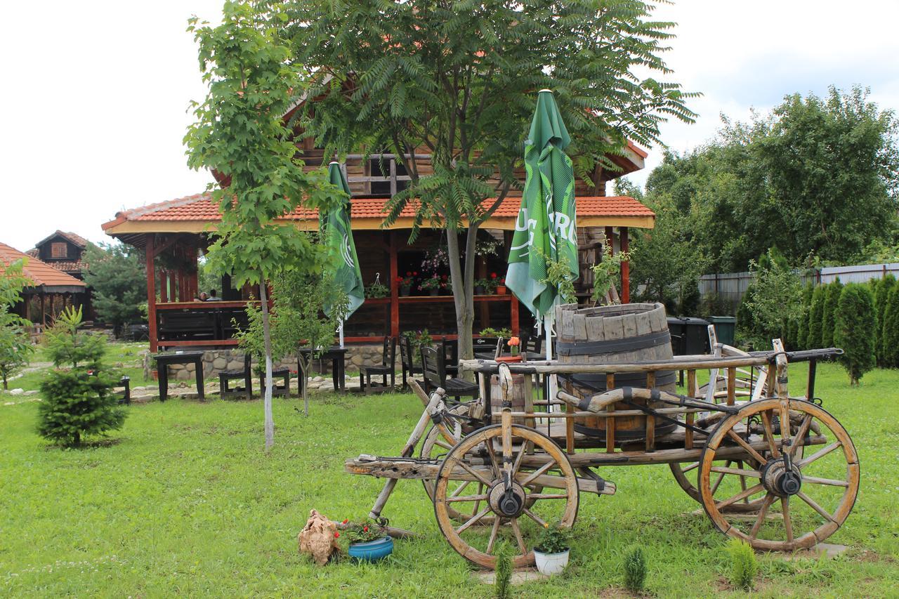 Satul Traditional Runcu  Buitenkant foto