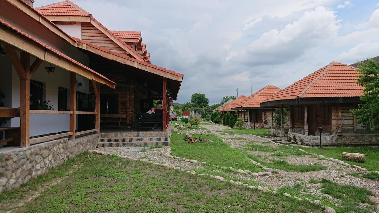 Satul Traditional Runcu  Buitenkant foto